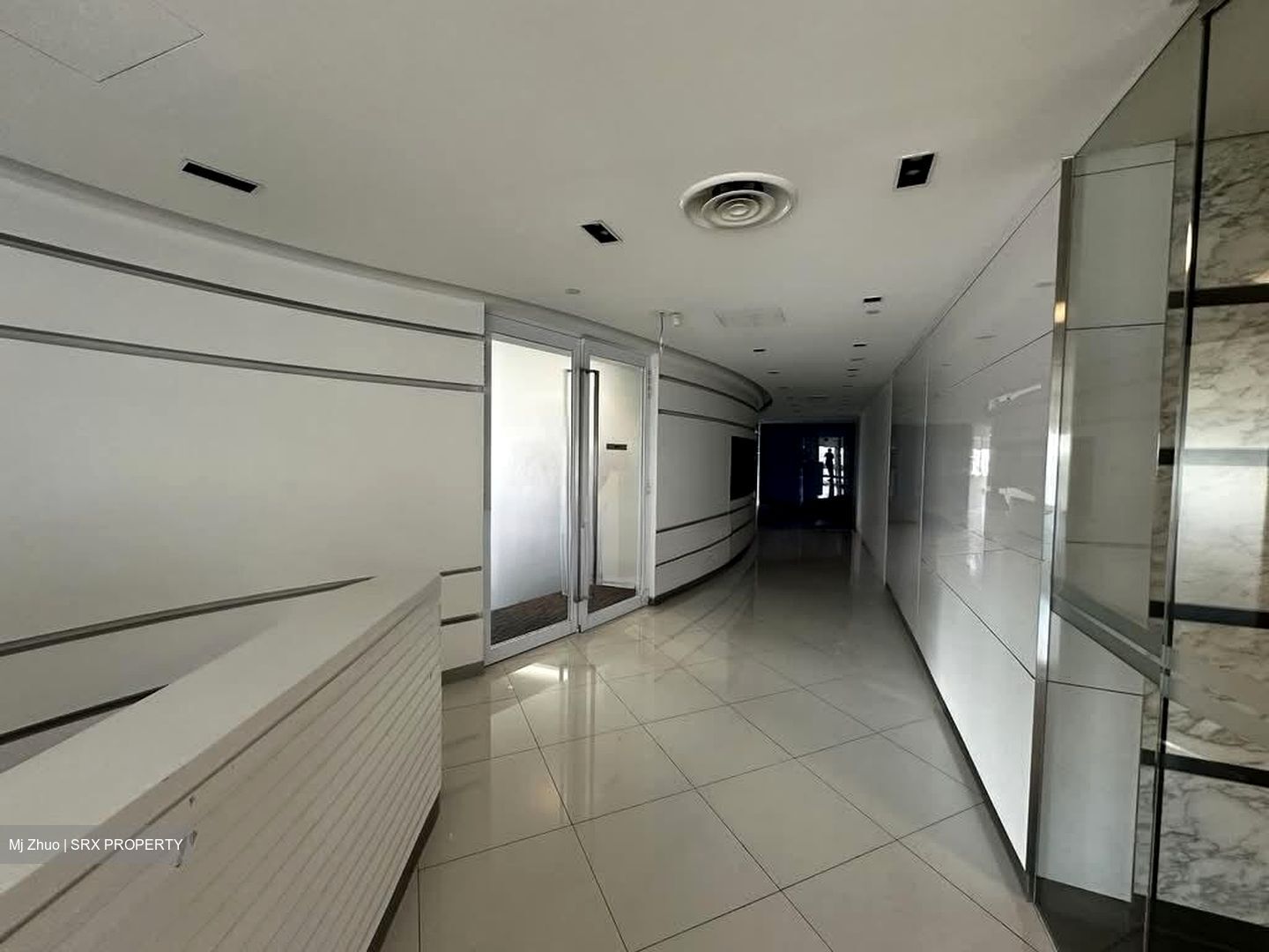 Gateway West (D7), Office #568705021